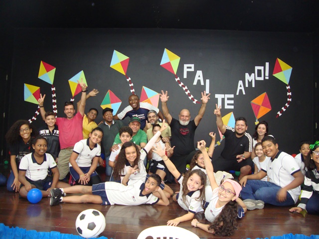 COLÉGIO SANTA MÔNICA – AULÃO DO DIA DOS PAIS – TEATRO – EXTRACLASSE – BONSUCESSO