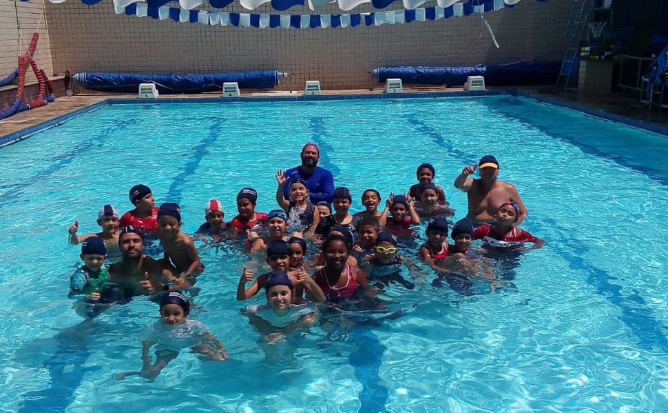 COLÉGIO SANTA MÔNICA – AULA DE SALVAMENTO NA PISCINA – 2ª e 4ª – (M) – BONSUCESSO
