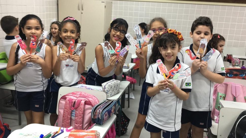 COLÉGIO SANTA MÔNICA – FAZENDO ARTE COMO LIVRO PARADIDÁTICO – 3º AT – BONSUCESSO