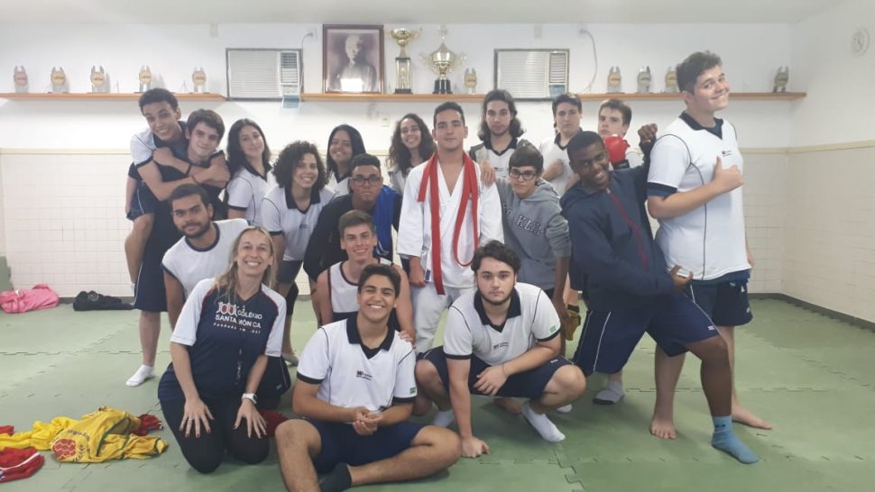 COLÉGIO SANTA MÔNICA – VISITA DO ATLETA FELIPE GOMES – 2ª SÉRIE ENSINO MÉDIO- CACHAMBI