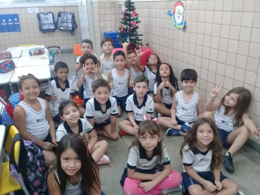 COLÉGIO SANTA MÔNICA – ORNAMENTAÇÃO PARA O NATAL – PRÉ II AM – CACHAMBI