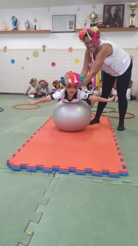 COLÉGIO SANTA MÔNICA – CIRCO NA EDUCAÇÃO FÍSICA – PRÉ I AT E PRÉ II AT – CACHAMBI