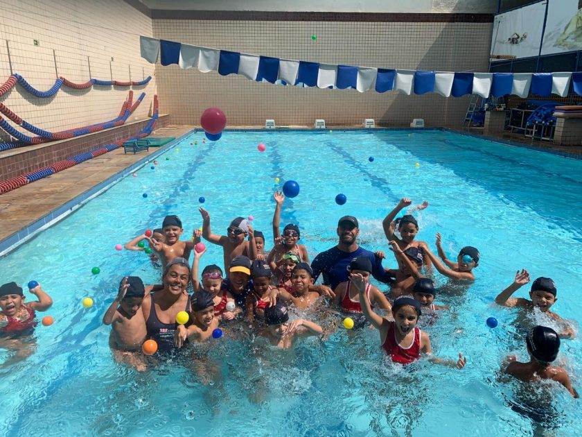 COLÉGIO SANTA MÔNICA – COMEMORAÇÃO DA PÁSCOA NA PISCINA – 2ª E 4ª (M) – BONSUCESSO