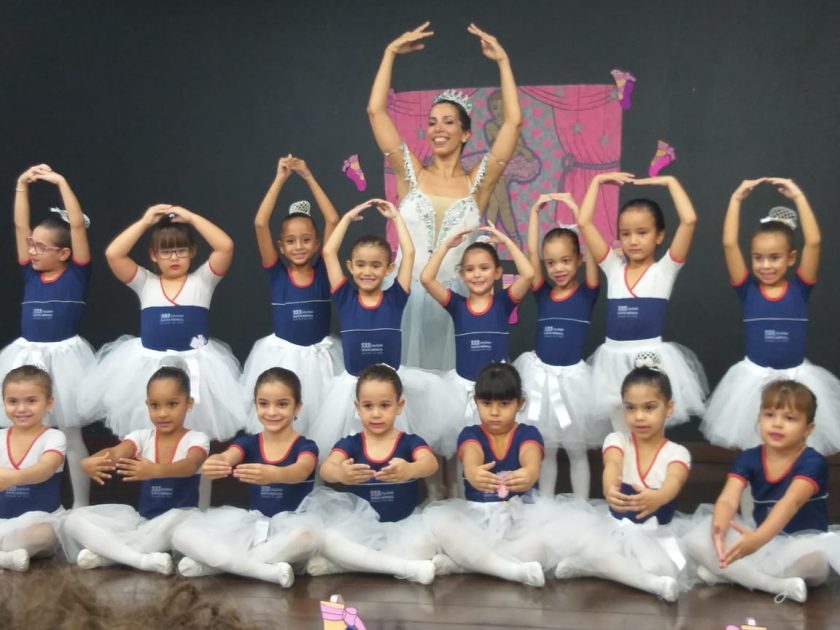 COLÉGIO SANTA MÔNICA – FESTA DA SAPATILHA – BALLET (T) – EXTRACLASSE – BONSUCESSO