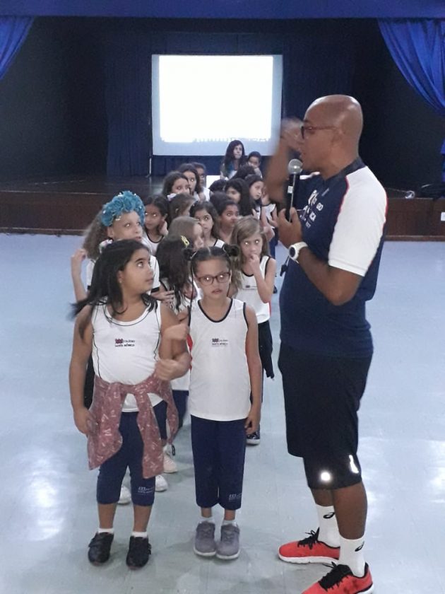 COLÉGIO SANTA MÔNICA – DIA DA FAMILIA – RITMOS – CACHAMBI