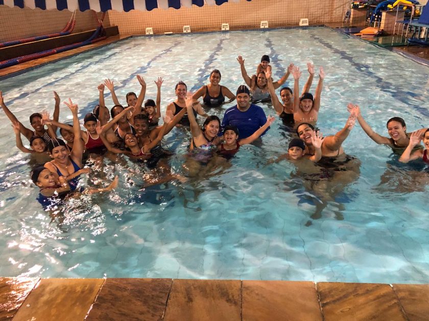COLÉGIO SANTA MÔNICA – DIA DAS MÃES NA PISCINA (NOITE) – EXTRACLASSE – BONSUCESSO