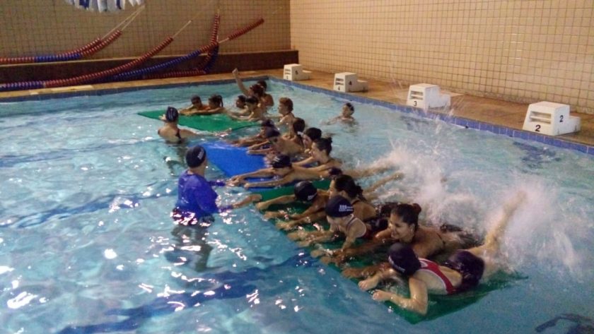 COLÉGIO SANTA MÔNICA – DIA DAS MÃES NA PISCINA – EXTRACLASSE – BONSUCESSO