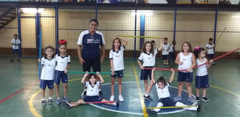 COLÉGIO SANTA MÔNICA – GINÁSTICA COM BASTÃO – 1º AT – BONSUCESSO