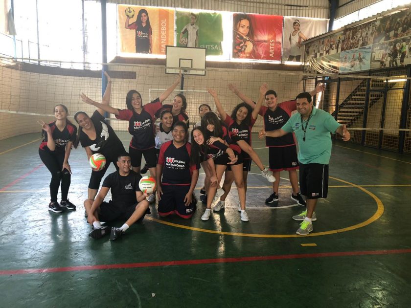 COLÉGIO SANTA MÔNICA – DIA DAS MÃES NO VÔLEI – EXTRACLASSE – BONSUCESSO