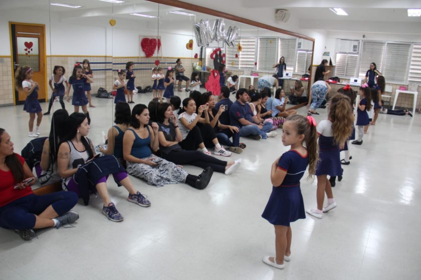 COLÉGIO SANTA MÔNICA – DIA DAS MÃES – BALLET E JAZZ – EXTRACLASSE – TAQUARA