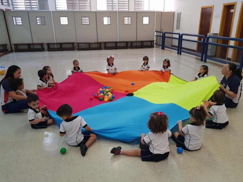 COLÉGIO SANTA MÔNICA – PARAQUEDAS – EDUCAÇÃO FÍSICA – MAT I BT – TAQUARA