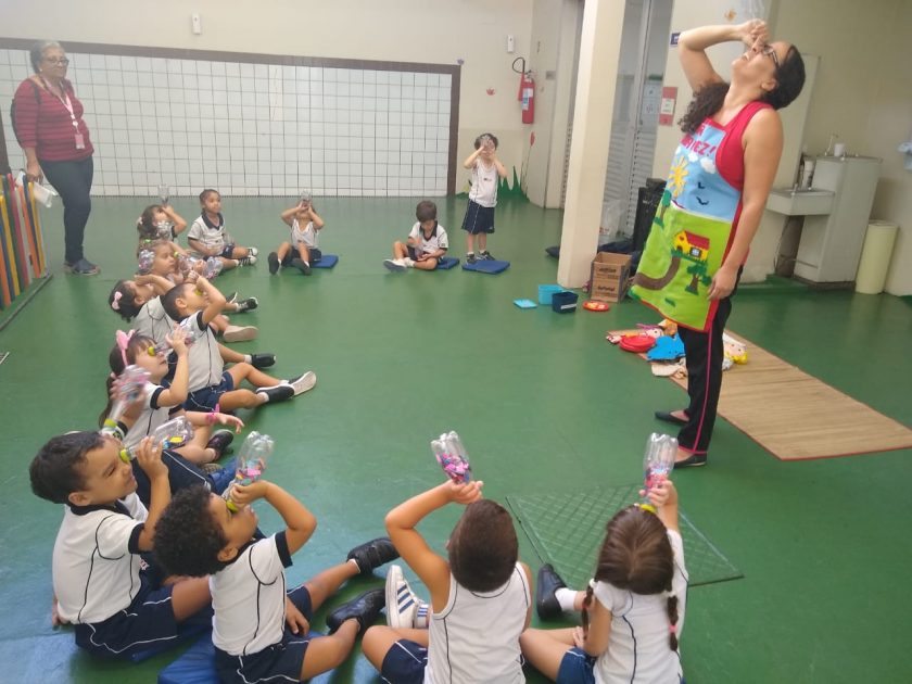 COLÉGIO SANTA MÔNICA – VISITA DA CONTADORA DE HISTÓRIAS – MAT II – BONSUCESSO