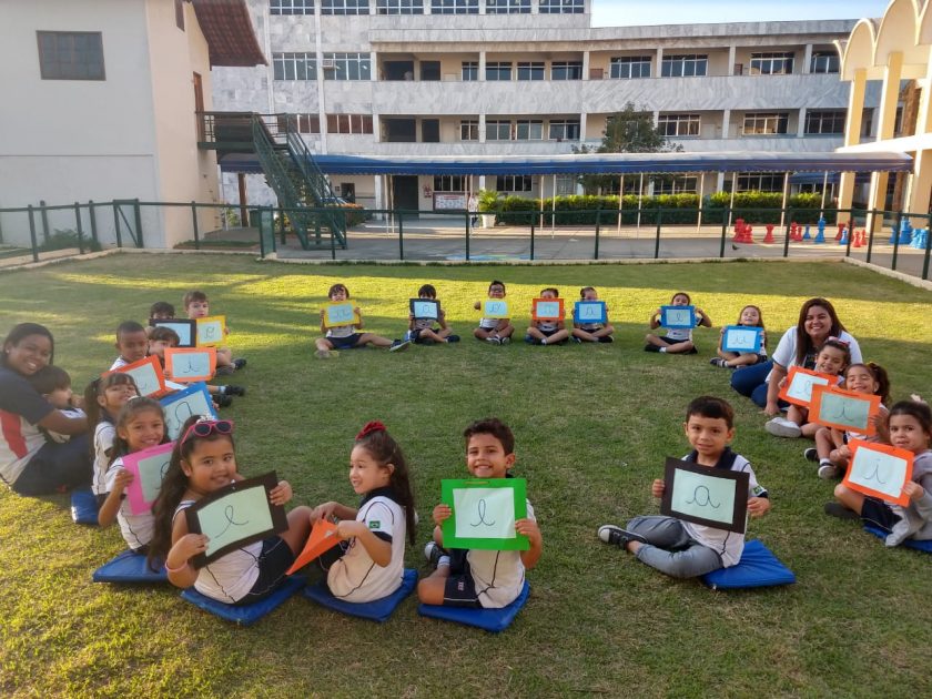COLÉGIO SANTA MÔNICA – ENCONTROS VOCÁLICOS, DIA DE NOVIDADES E DESCOBERTAS! – PRÉ I – SÃO GONÇALO