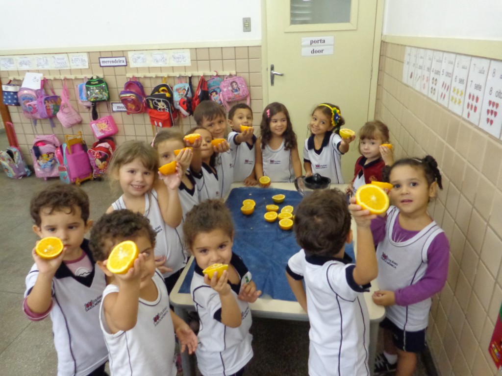 COR LARANJA E DIA DA FRUTA – TURMA 1112 – CACHAMBI
