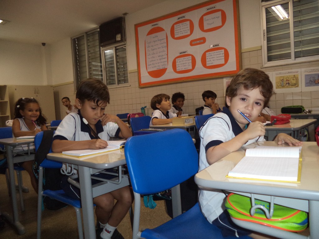 UTILIZANDO O CADERNO 1ºAM E 1ºBT – BONSUCESSO