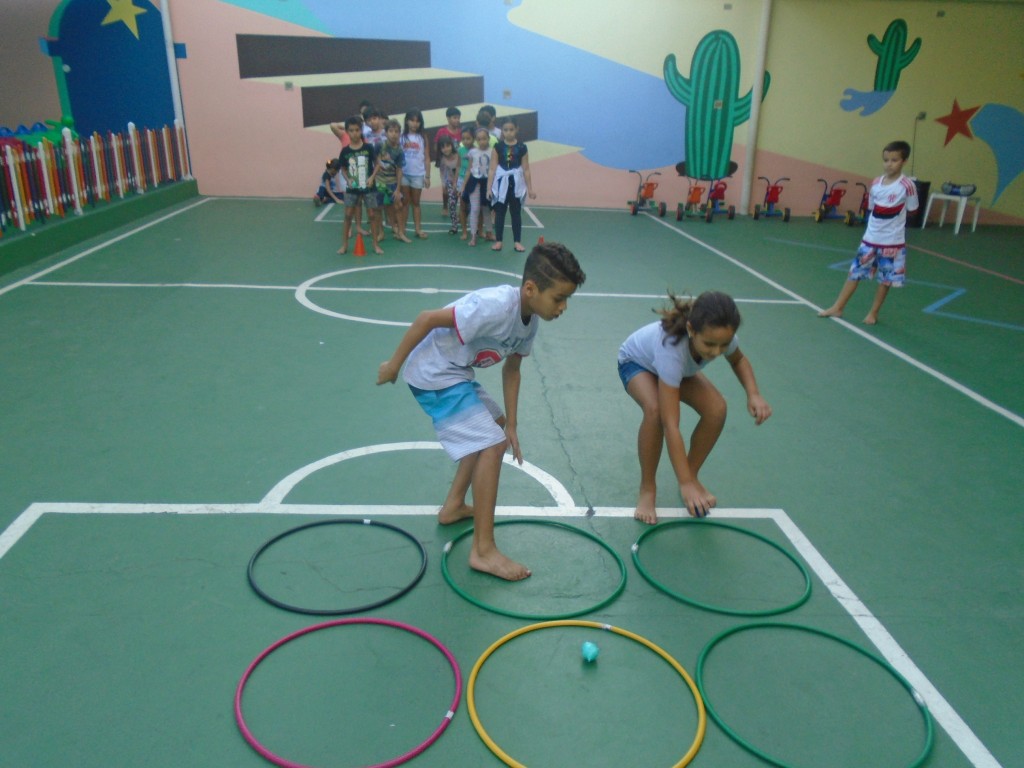 Atividades Escolares: EDUCAÇÃO FISICA - jogo da velha