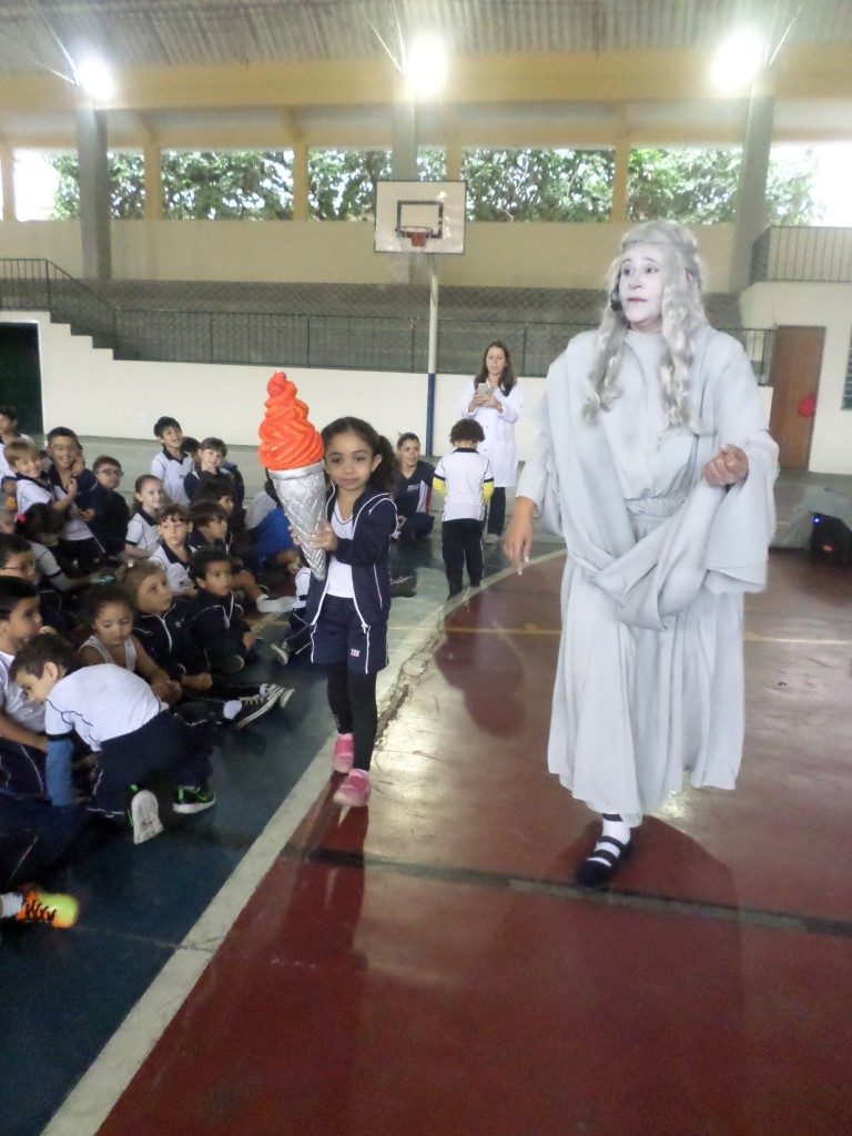 COLÉGIO SANTA MÔNICA – APRESENTAÇÃO TEATRAL – SÃO GONÇALO