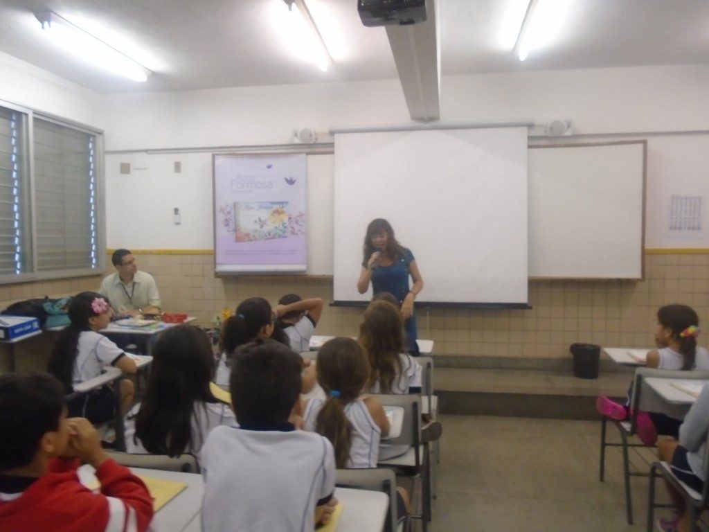 COLÉGIO SANTA MÔNICA-APRESENTAÇÃO DA AUTORA-TAQUARA