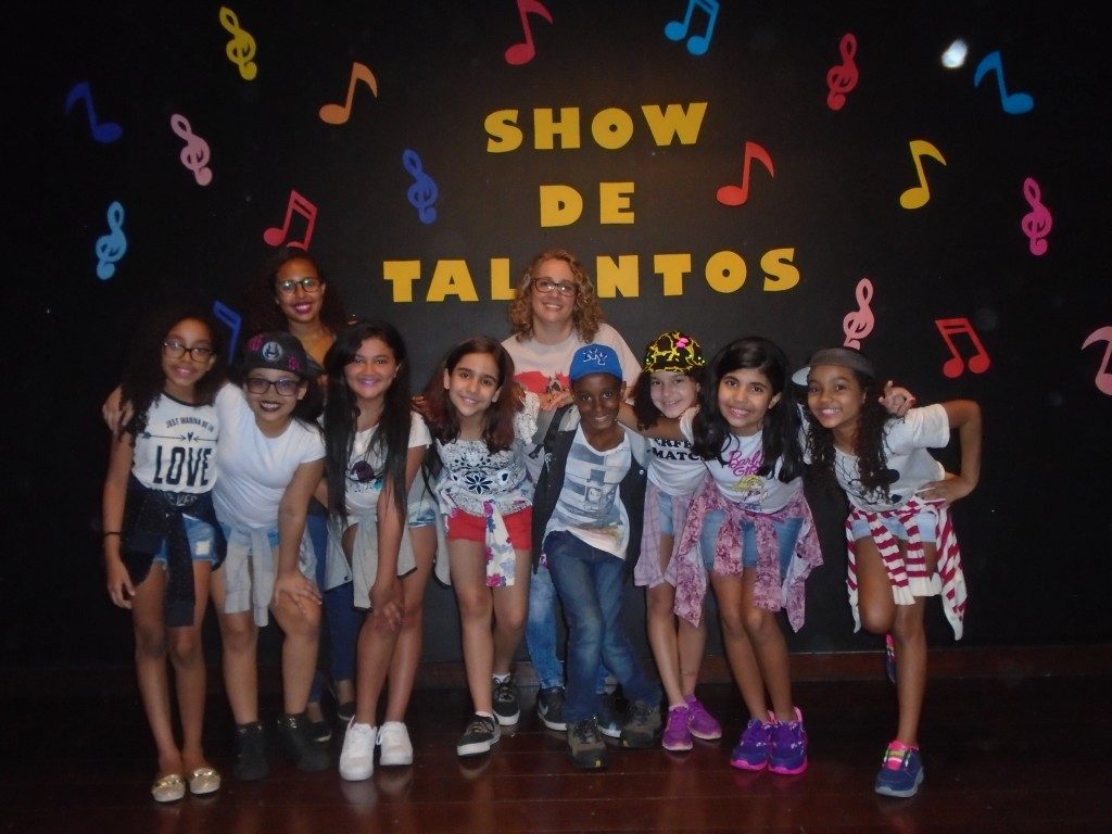 COLÉGIO SANTA MÔNICA-SHOW DE TALENTOS-BONSUCESSO