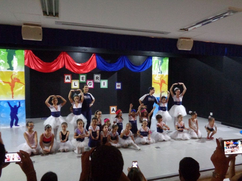 COLÉGIO SANTA MÔNICA-AMOSTRA DE DANÇA BALLET E JAZZ-TAQUARA