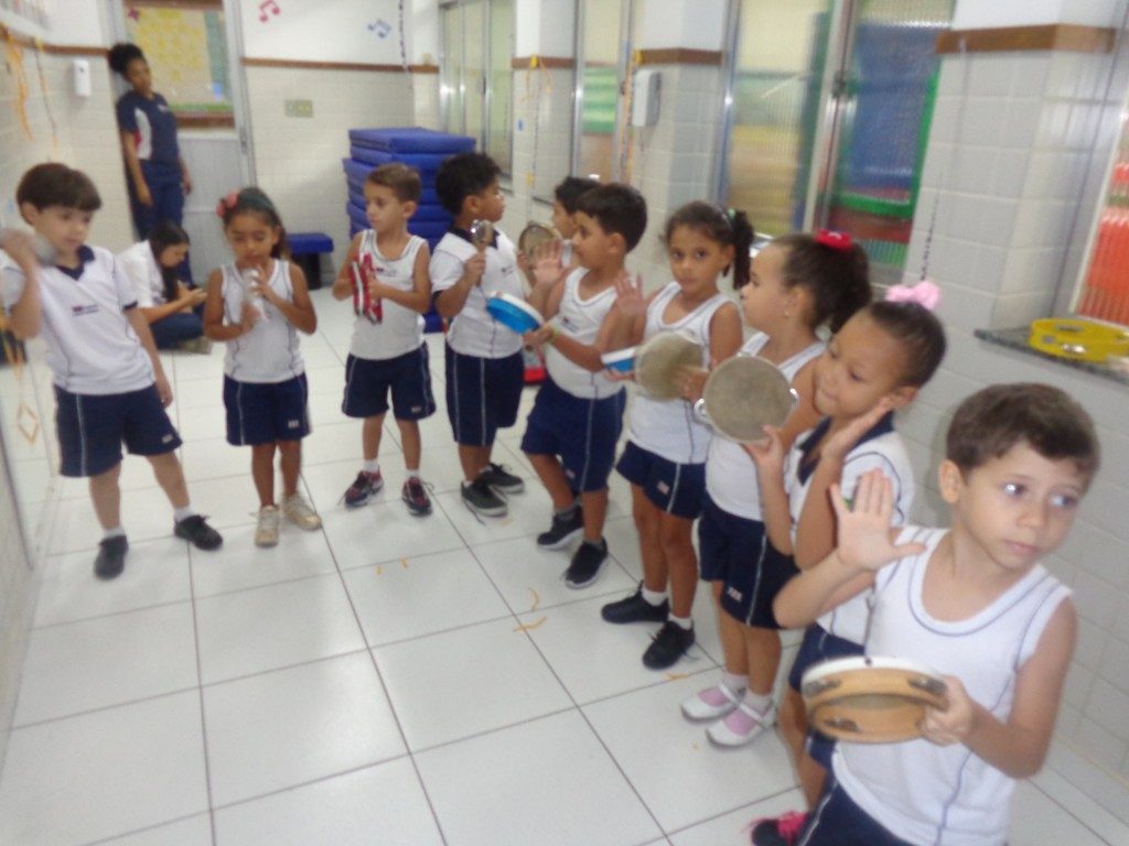 COLÉGIO SANTA MÔNICA-AULA DE MÚSICA-EDUCAÇÃO INFANTIL-AM-AT-BONSUCESSO