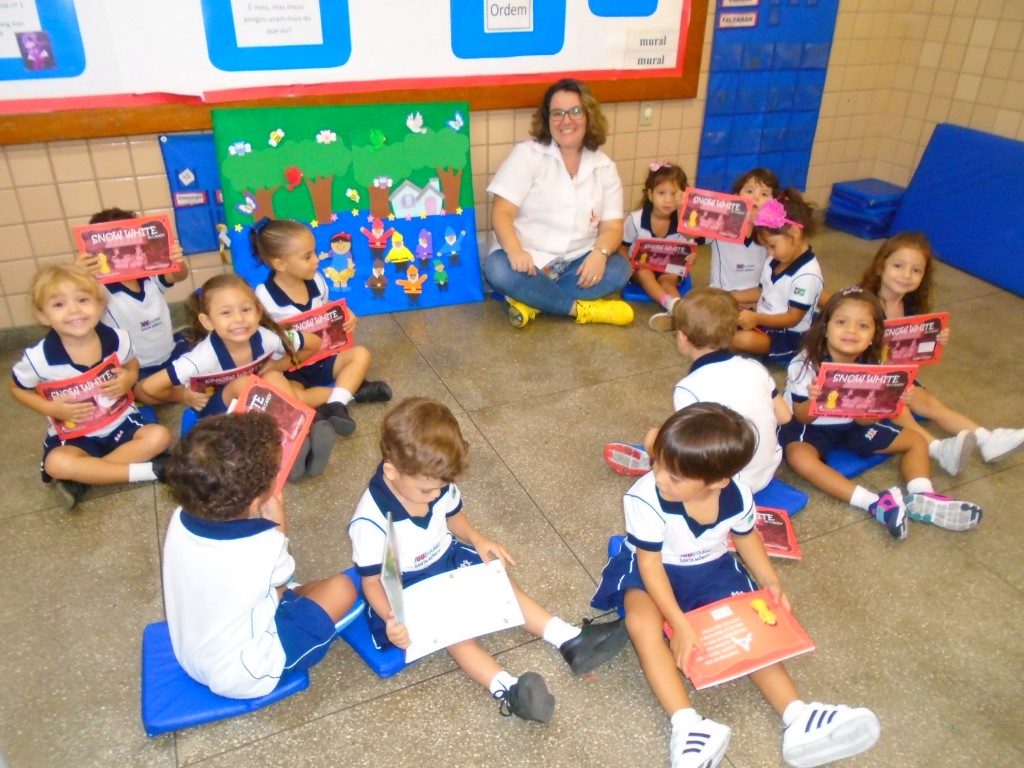 COLÉGIO SANTA MÔNICA-SNOW WHITE-EDUCAÇÃO INFANTIL-CACHAMBI