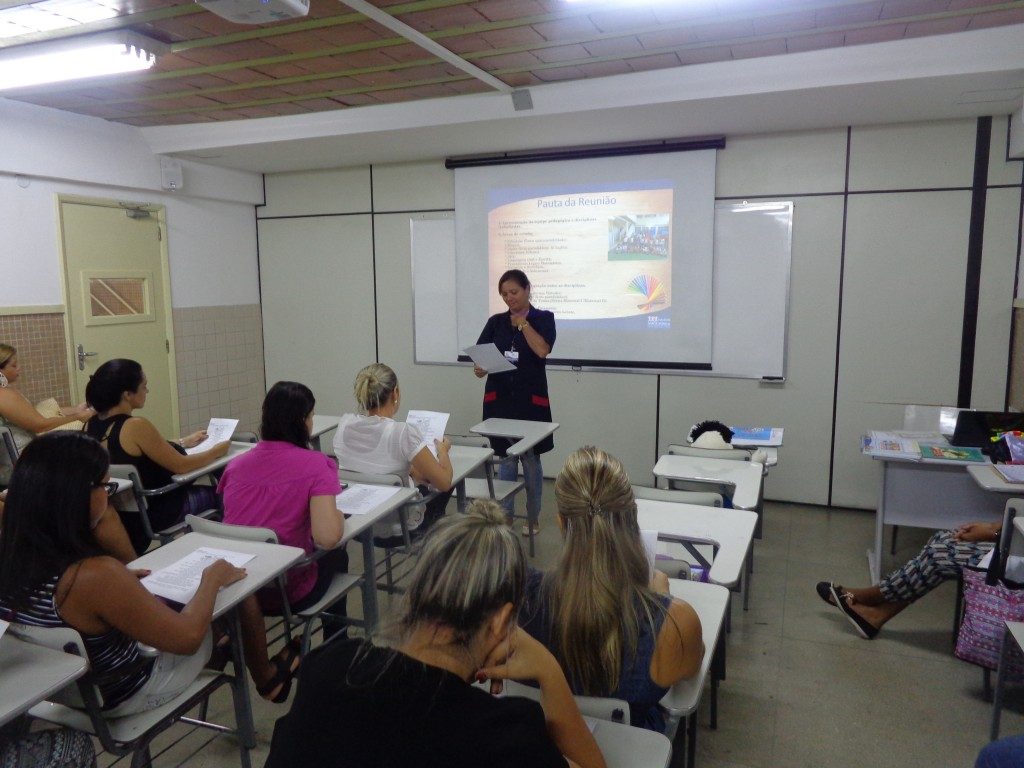 COLÉGIO SANTA MÔNICA-REUNIÃO BIMESTRAL-MATERNAL II-AT- BONSUCESSO