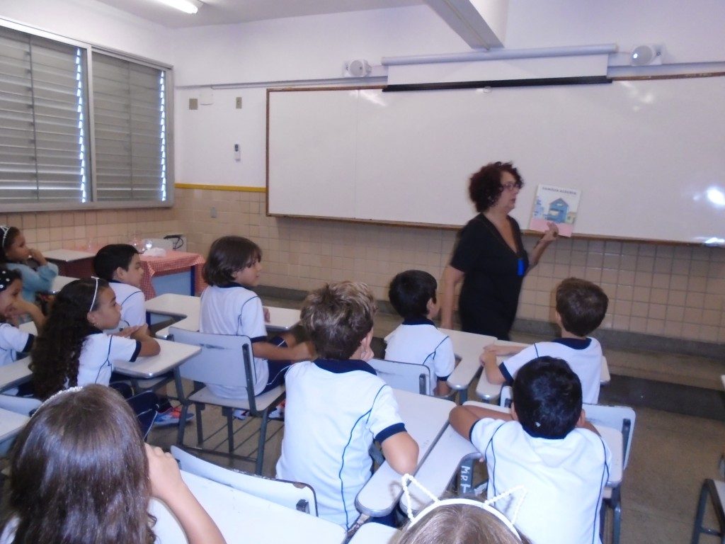 COLÉGIO SANTA MÔNICA-VISITA DA AUTORA-2º ANO – TAQUARA