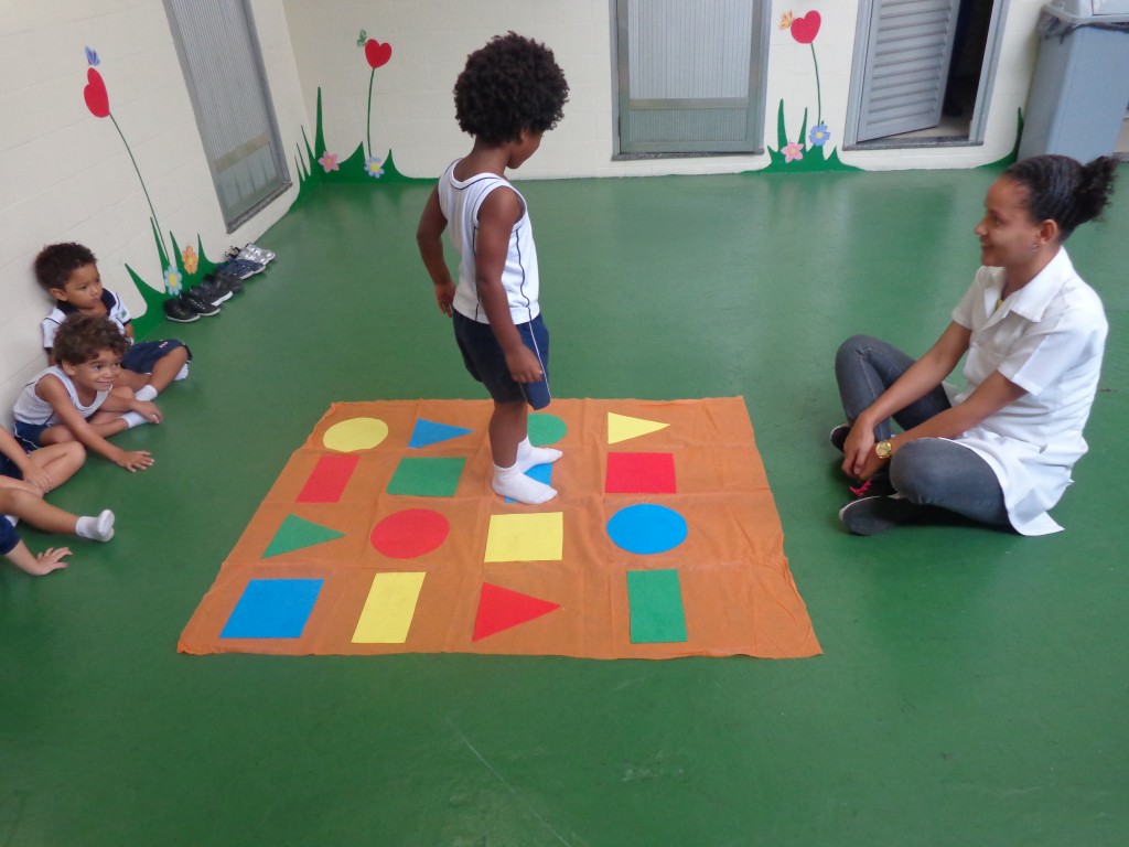 COLÉGIO SANTA MÔNICA-FORMAS GEOMÉTRICAS-EDUCAÇÃO INFANTIL ...