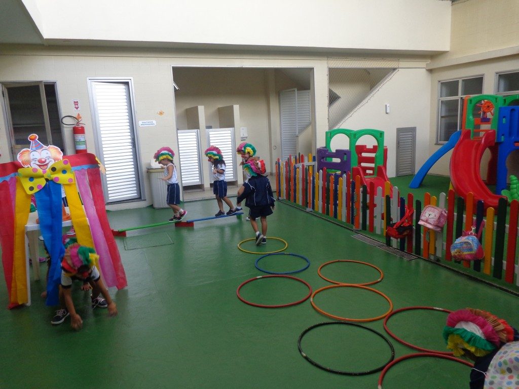 COLÉGIO SANTA MÔNICA-CIRCO NA EDUCAÇÃO FÍSICA-EDUCAÇÃO INFANTIL-BONSUCESSO