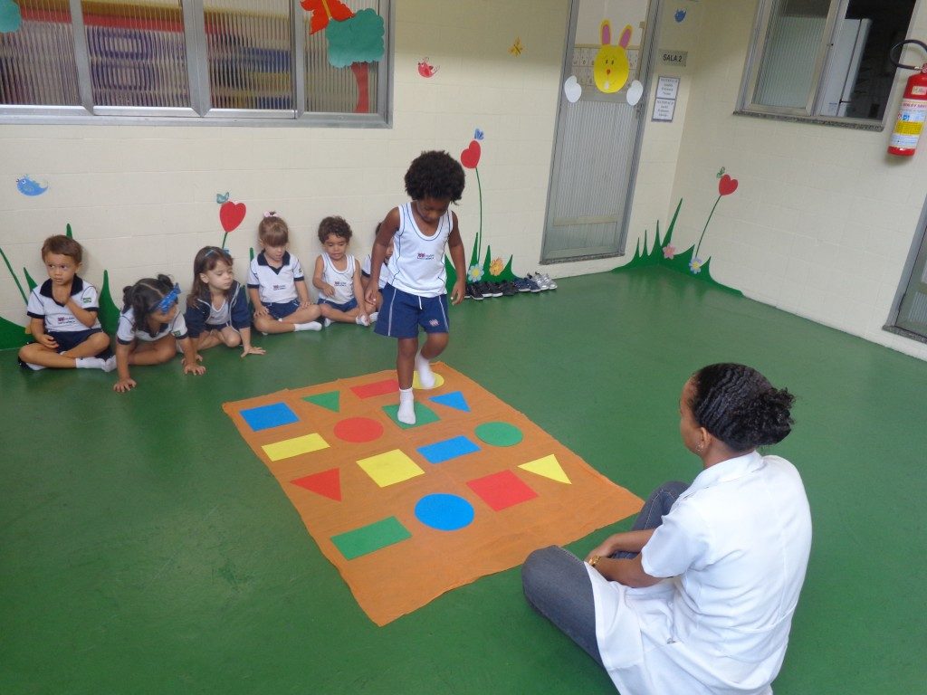 COLÉGIO SANTA MÔNICA-FORMAS GEOMÉTRICAS-EDUCAÇÃO INFANTIL-BONSUCESSO