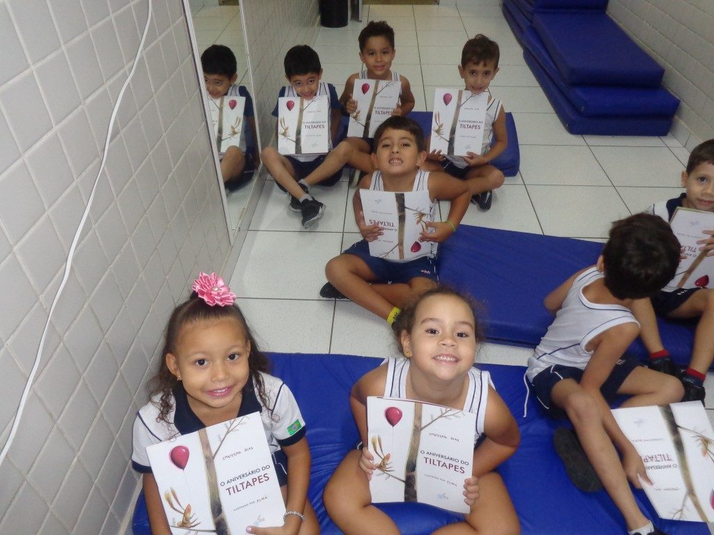 COLÉGIO SANTA MÔNICA-LEITURA DO LIVRO PARADIDÁTICO-EDUCAÇÃO INFANTIL-BONSUCESSO