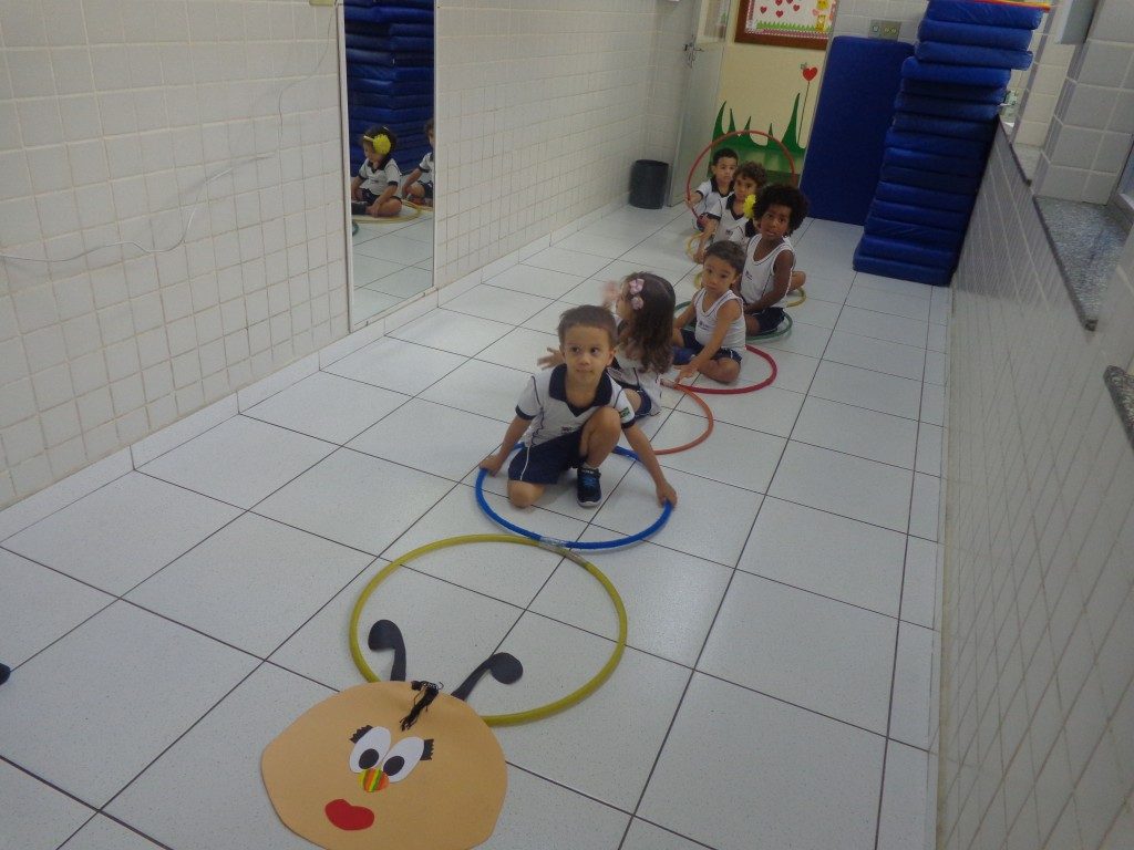 COLÉGIO SANTA MÔNICA – AULA DE MÚSICA – EDUCAÇÃO INFANTIL – BONSUCESSO