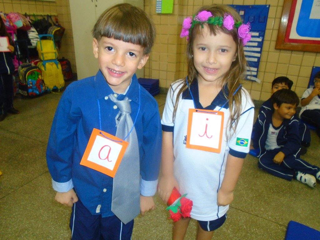 COLÉGIO SANTA MÔNICA – O CASAMENTO DAS VOGAIS – EDUCAÇÃO INFANTIL – CACHAMBI