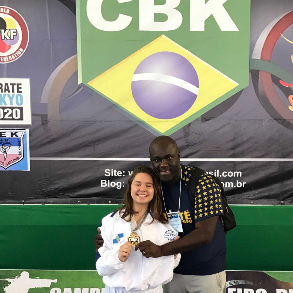 COLÉGIO SANTA MÔNICA – VAGA NAS FINAIS DO CAMPEONATO BRASILEIRO DE CARATÊ – EXTRACLASSE – BONSUCESSO