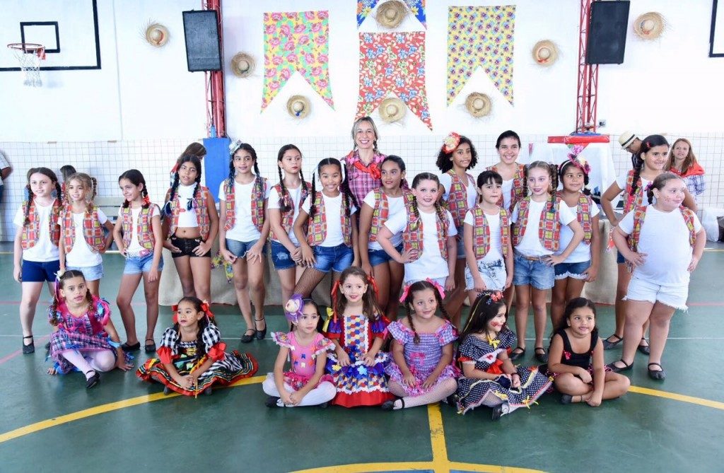 COLÉGIO SANTA MÔNICA – APRESENTAÇÃO JAZZ II – FESTA JUNINA – BONSUCESSO