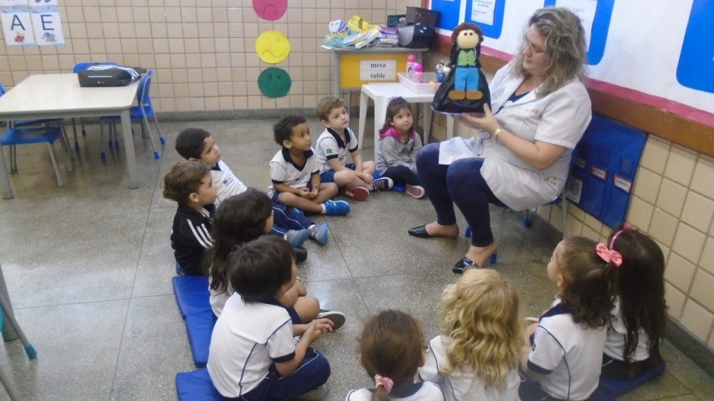 COLÉGIO SANTA MÔNICA – FANTOCHES “HANSEL AND GRETEL” – EDUCAÇÃO INFANTIL – CACHAMBI