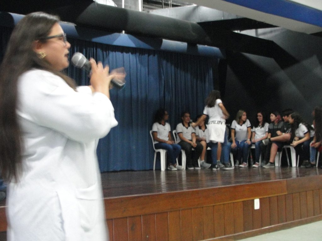 COLÉGIO SANTA MÔNICA – DEBATE SOBRE COTAS RACIAIS – 9° AM/9° BM E 9° AT – CACHAMBI