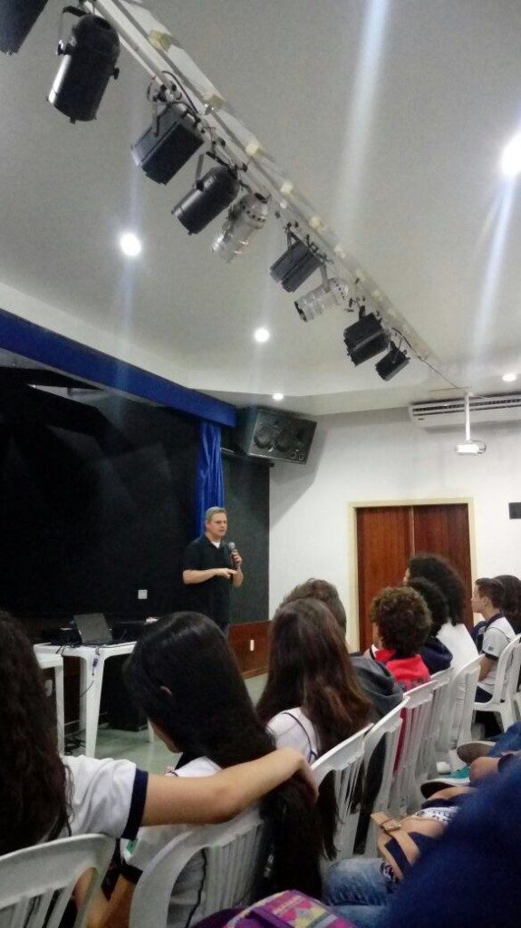 COLÉGIO SANTA MÔNICA – PALESTRA DO ESCRITOR RONALDO WOLBER – 9° ANO – CACHAMBI