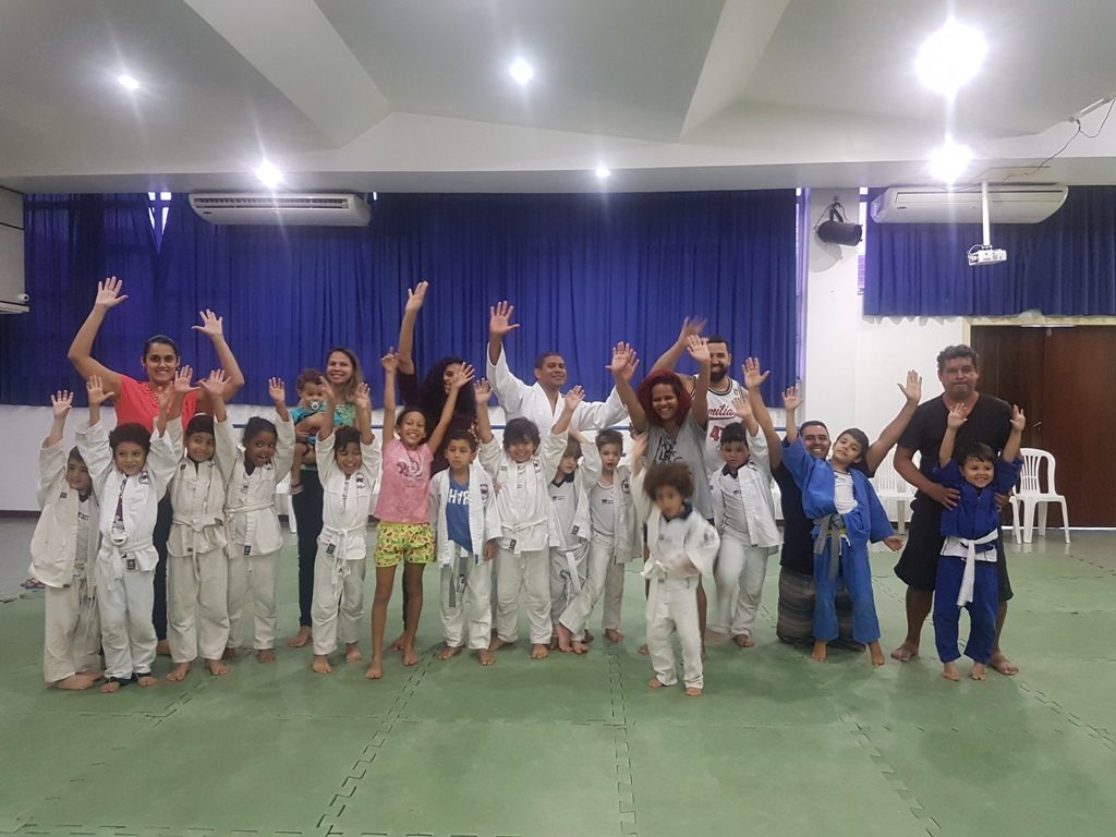 ESCOLA COM AULA DE JUDÔ