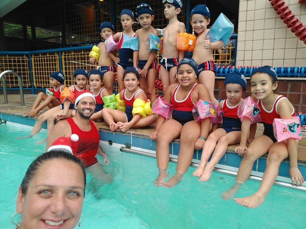 COLÉGIO SANTA MONICA – COMEMORAÇÃO NATALINA NA PISCINA – EXTRACLASSE – BONSUCESSO